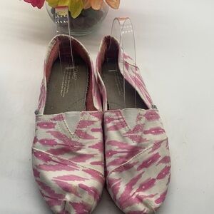 Toms Pink White Slip In Loafers Sz 9. SNK0311F